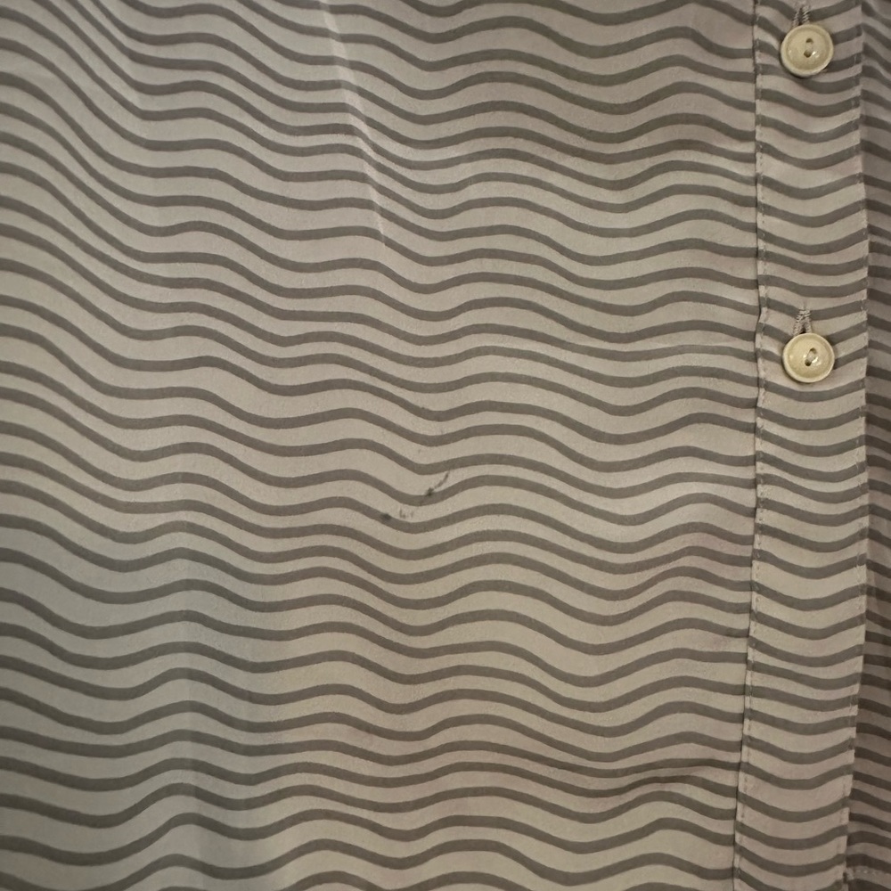 Chic blouse/button down - Picture 3 of 5